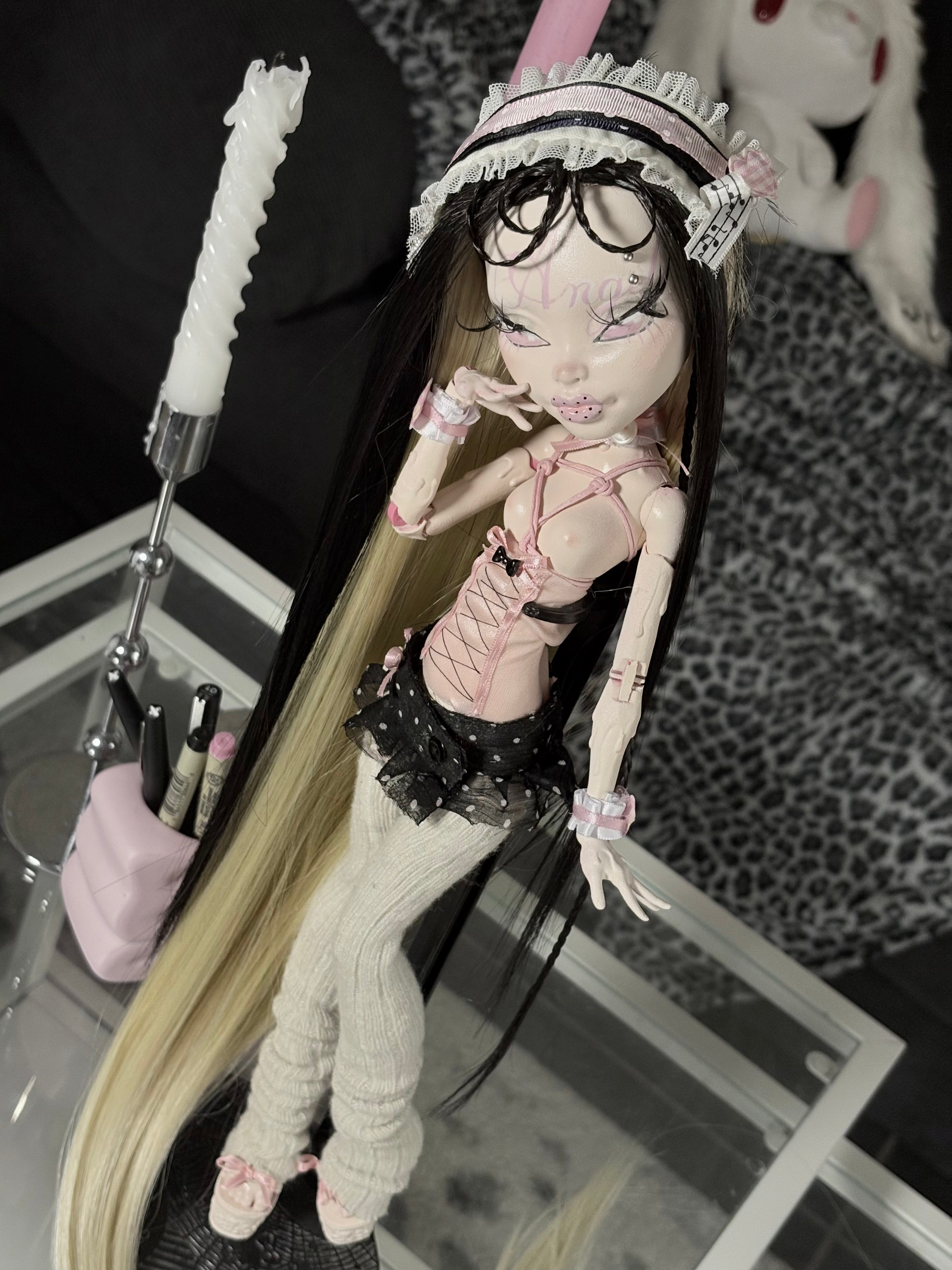 𑣲-Unique custom doll (one-of-a-kind piece): pink Shibari rope and polka-dot pattern